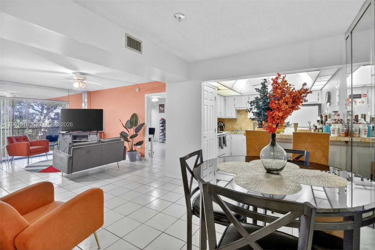 4172 Inverrary Dr, Unit 503, Lauderhill, FL 33319 Photo