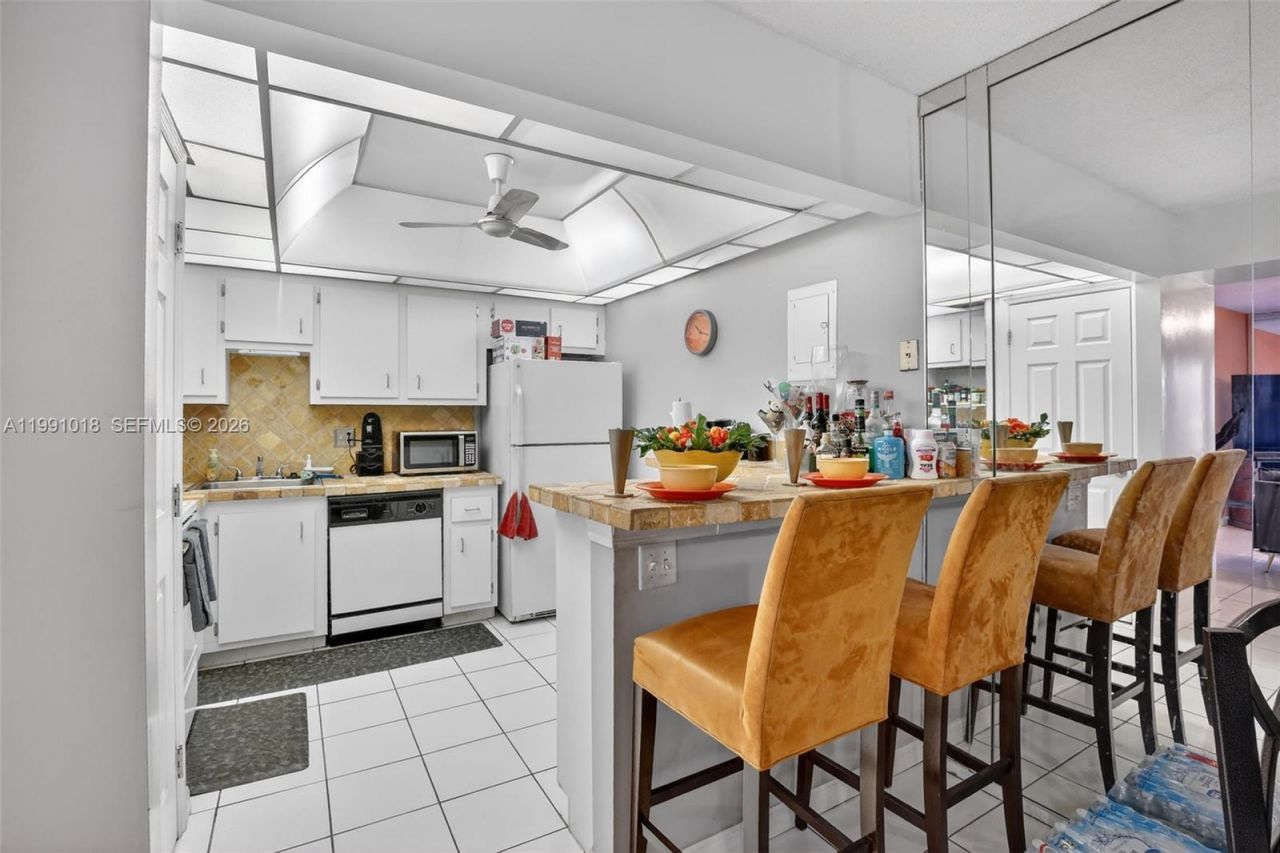 4172 Inverrary Dr, Unit 503, Lauderhill, FL 33319 Photo