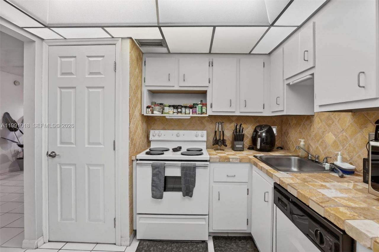 4172 Inverrary Dr, Unit 503, Lauderhill, FL 33319 Photo