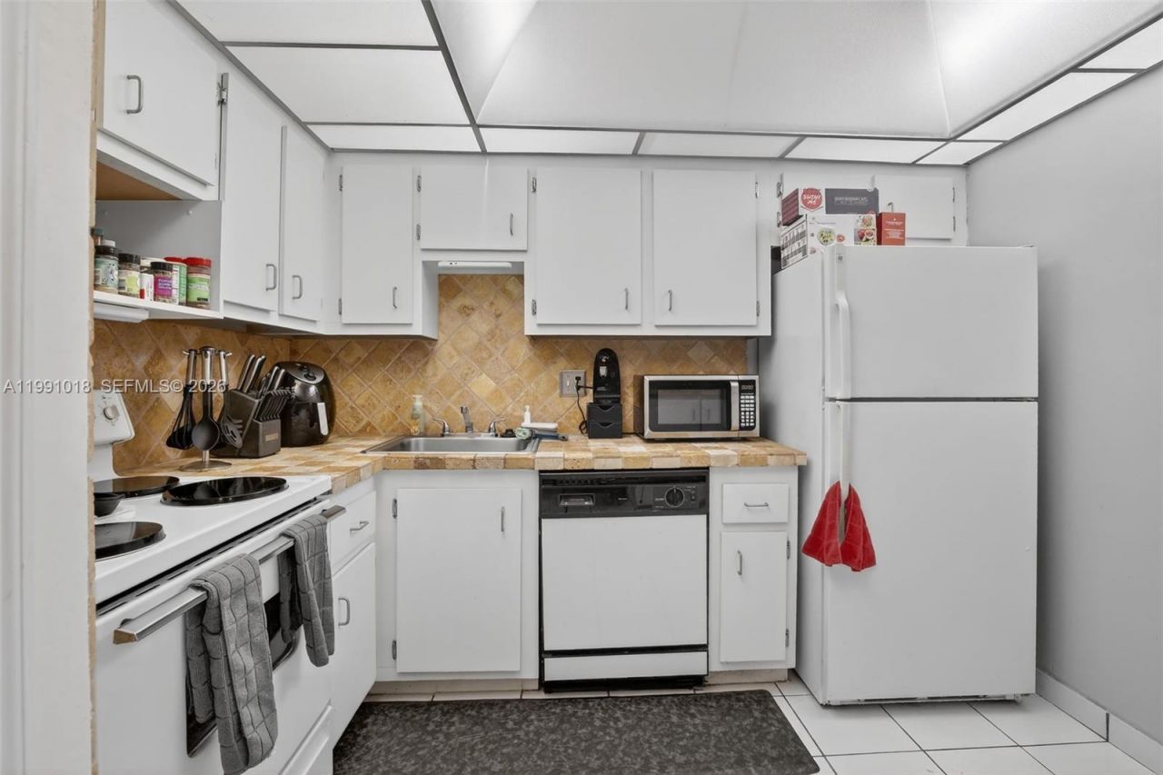 4172 Inverrary Dr, Unit 503, Lauderhill, FL 33319 Photo