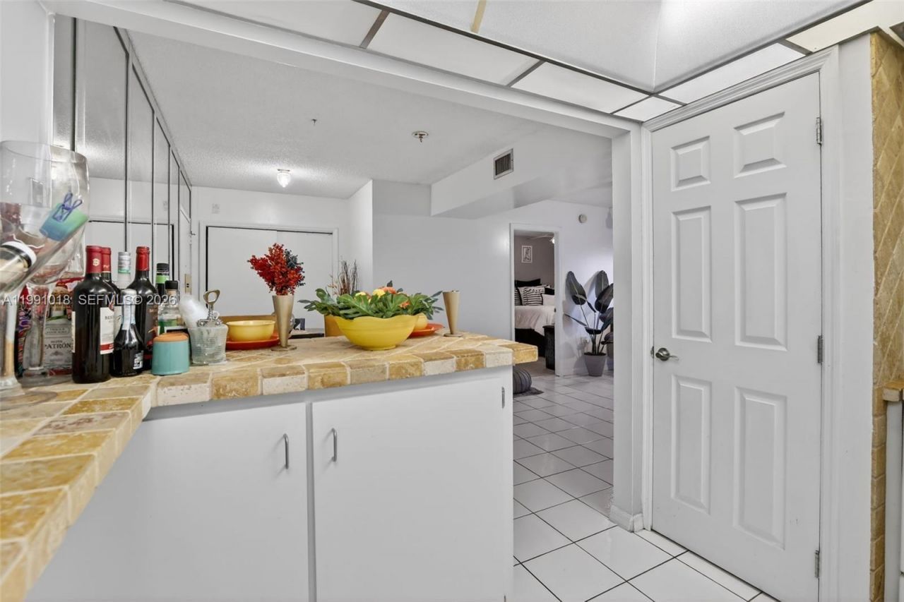 4172 Inverrary Dr, Unit 503, Lauderhill, FL 33319 Photo