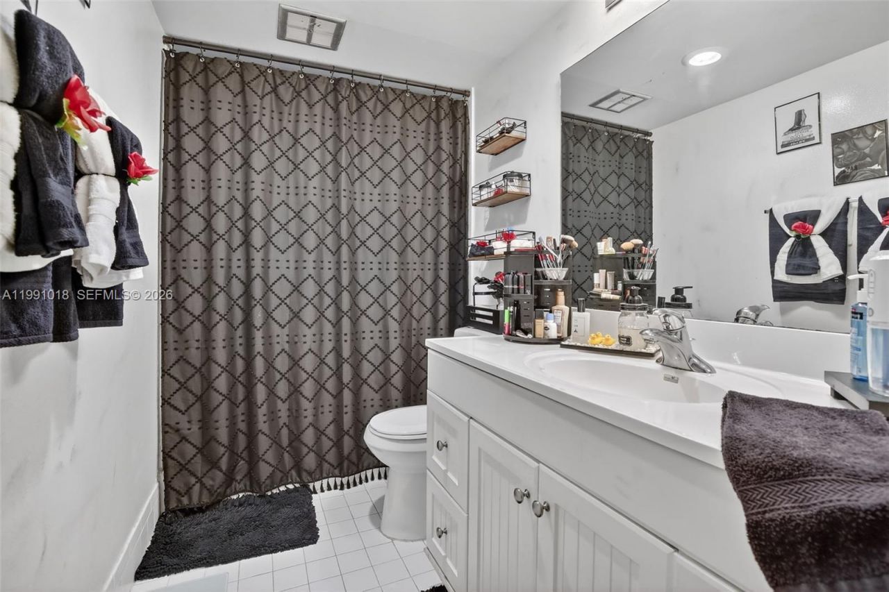 4172 Inverrary Dr, Unit 503, Lauderhill, FL 33319 Photo