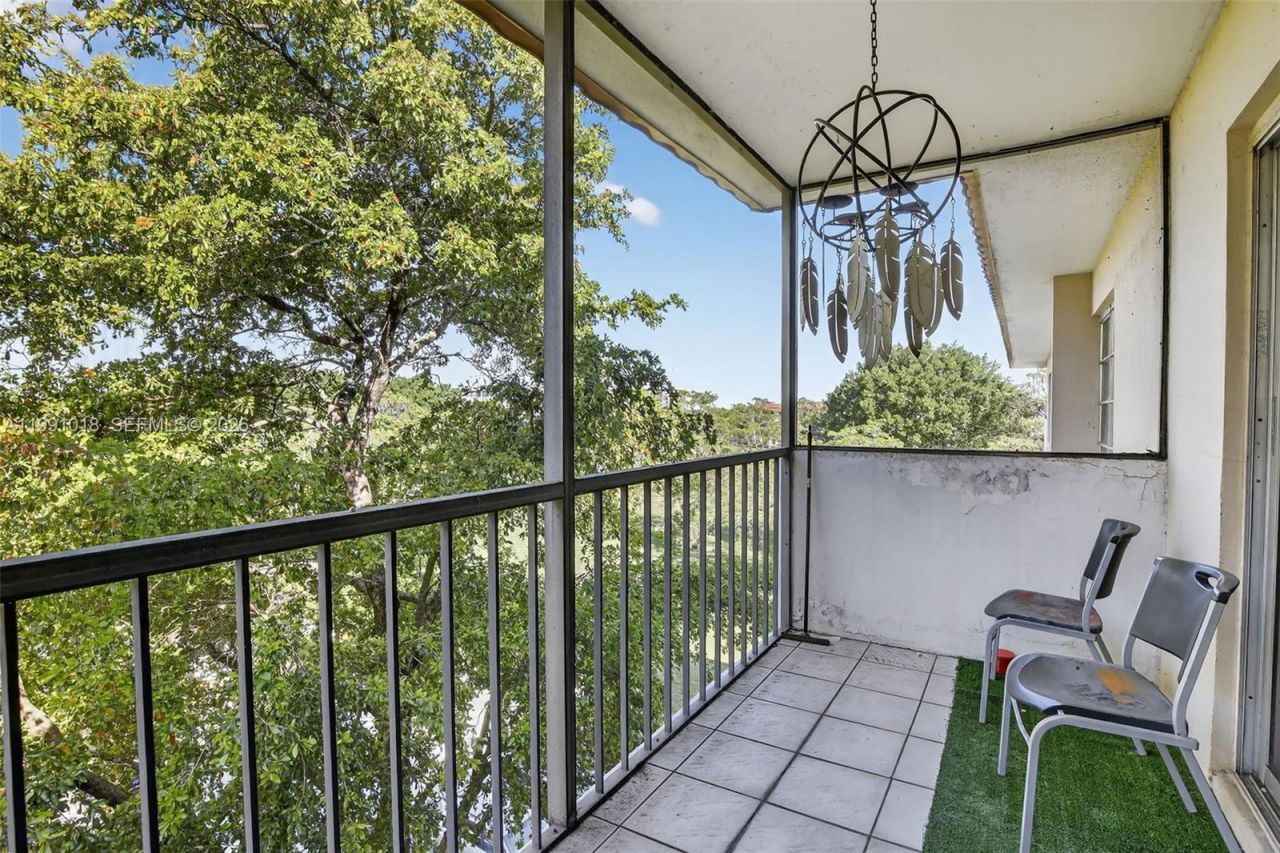 4172 Inverrary Dr, Unit 503, Lauderhill, FL 33319 Photo