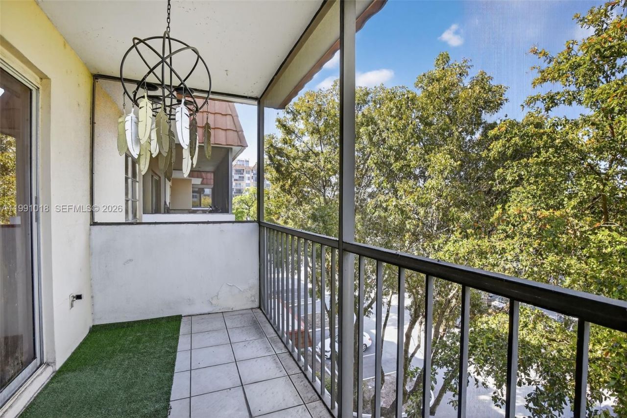 4172 Inverrary Dr, Unit 503, Lauderhill, FL 33319 Photo