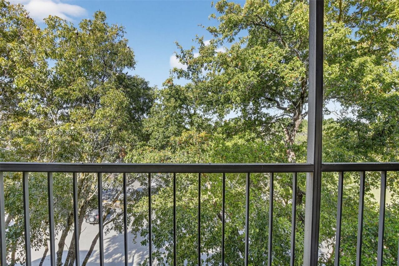 4172 Inverrary Dr, Unit 503, Lauderhill, FL 33319 Photo