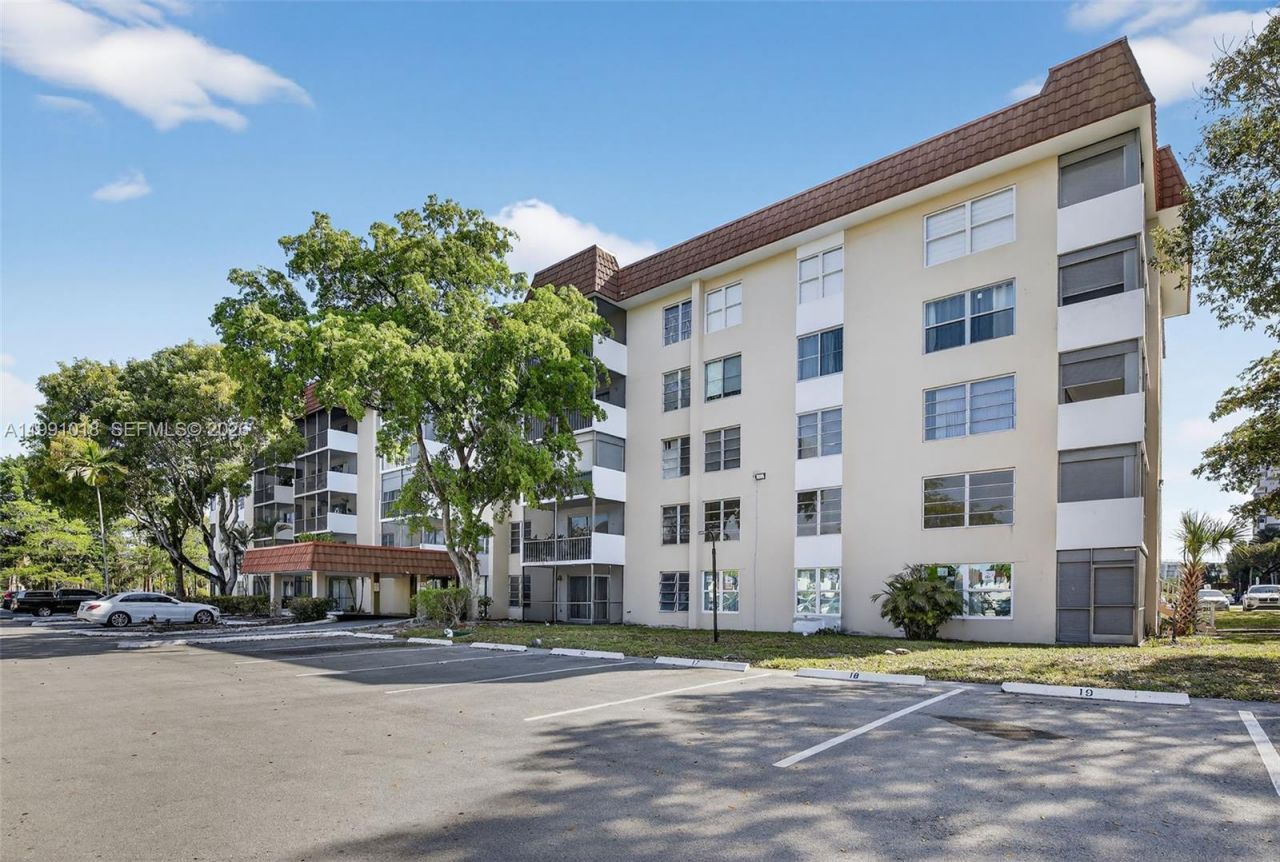 4172 Inverrary Dr, Unit 503, Lauderhill, FL 33319 Photo