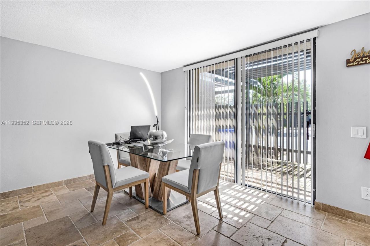 1424 NW 113th Way, Pembroke Pines, FL 33026 Photo