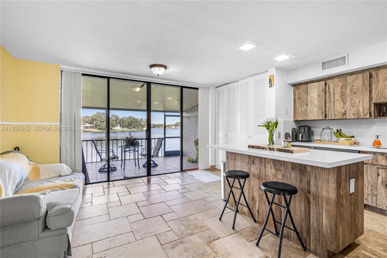 1424 NW 113th Way, Pembroke Pines, FL 33026 Photo