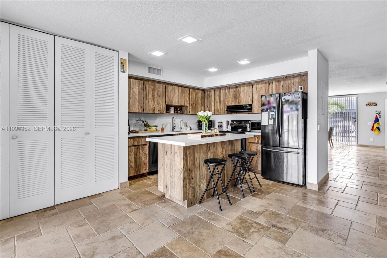 1424 NW 113th Way, Pembroke Pines, FL 33026 Photo