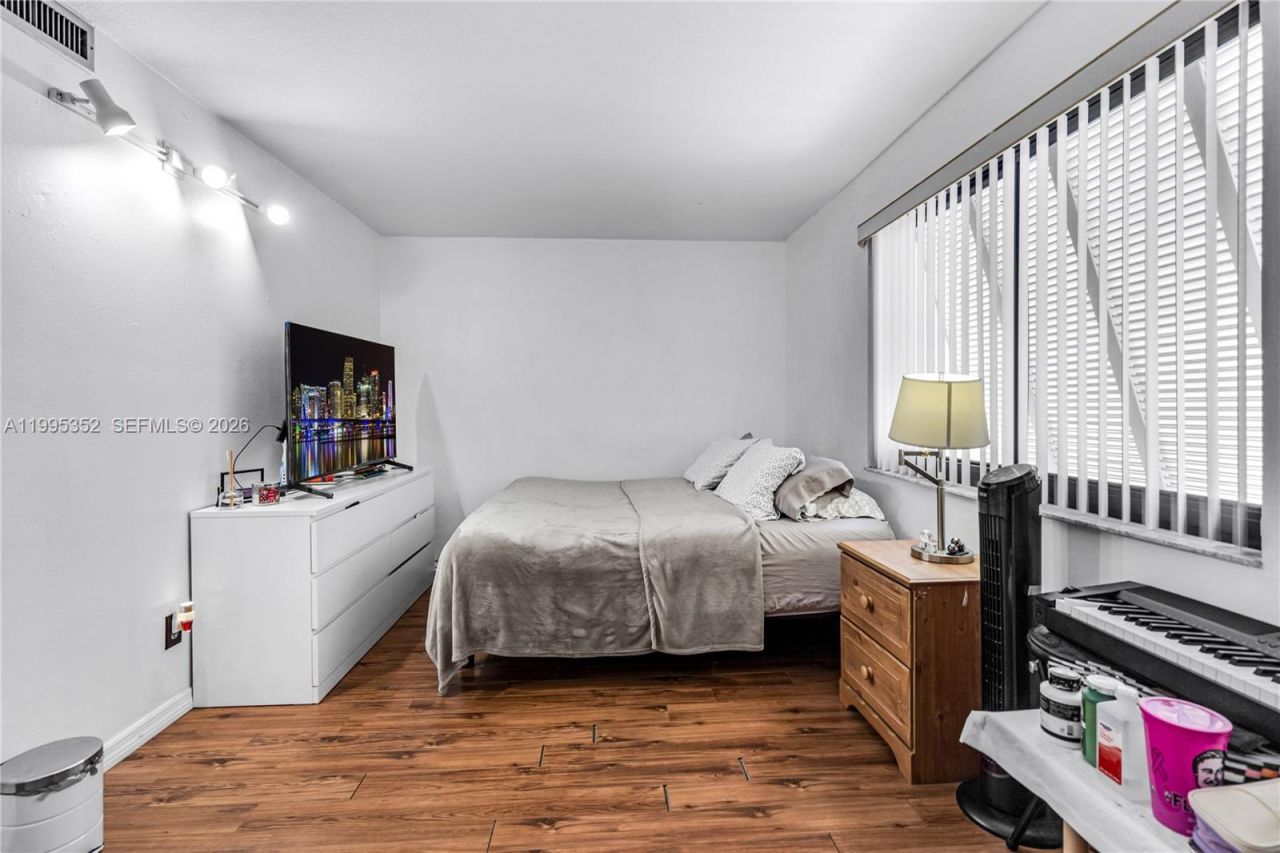 1424 NW 113th Way, Pembroke Pines, FL 33026 Photo