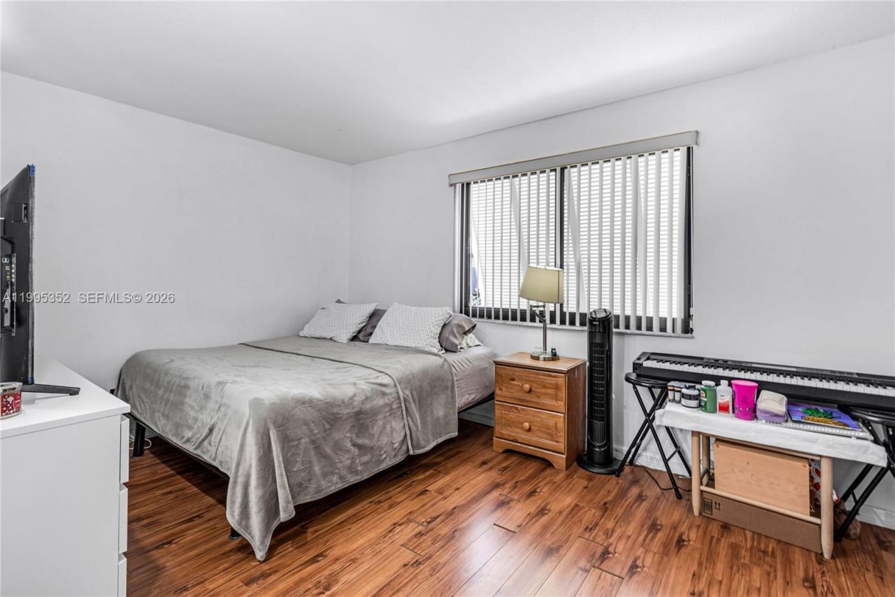 1424 NW 113th Way, Pembroke Pines, FL 33026 Photo