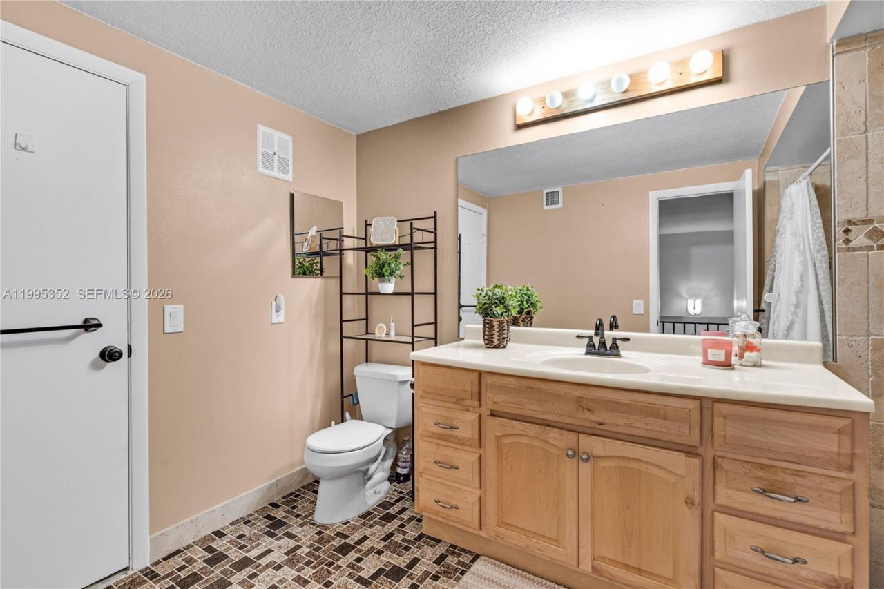 1424 NW 113th Way, Pembroke Pines, FL 33026 Photo