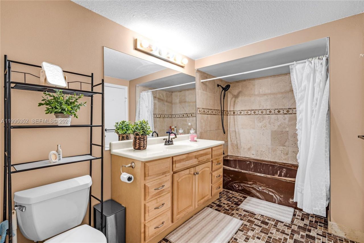 1424 NW 113th Way, Pembroke Pines, FL 33026 Photo