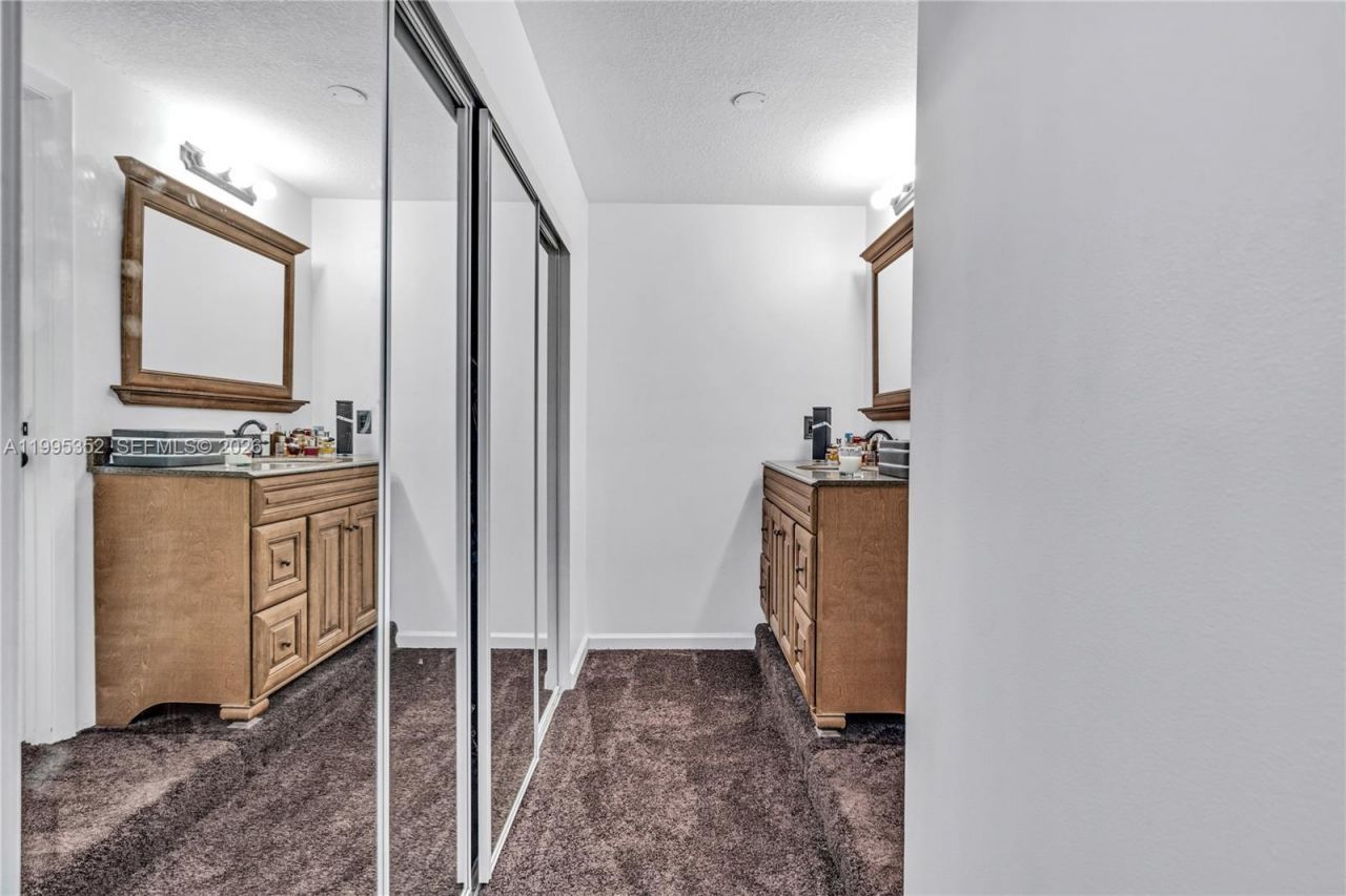 1424 NW 113th Way, Pembroke Pines, FL 33026 Photo