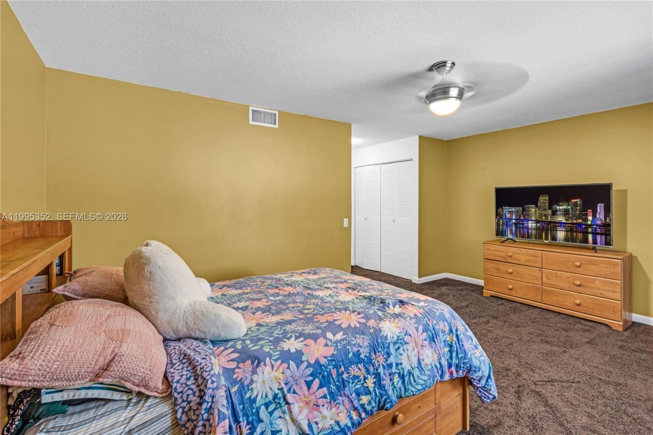 1424 NW 113th Way, Pembroke Pines, FL 33026 Photo