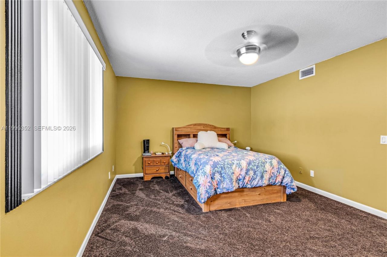 1424 NW 113th Way, Pembroke Pines, FL 33026 Photo