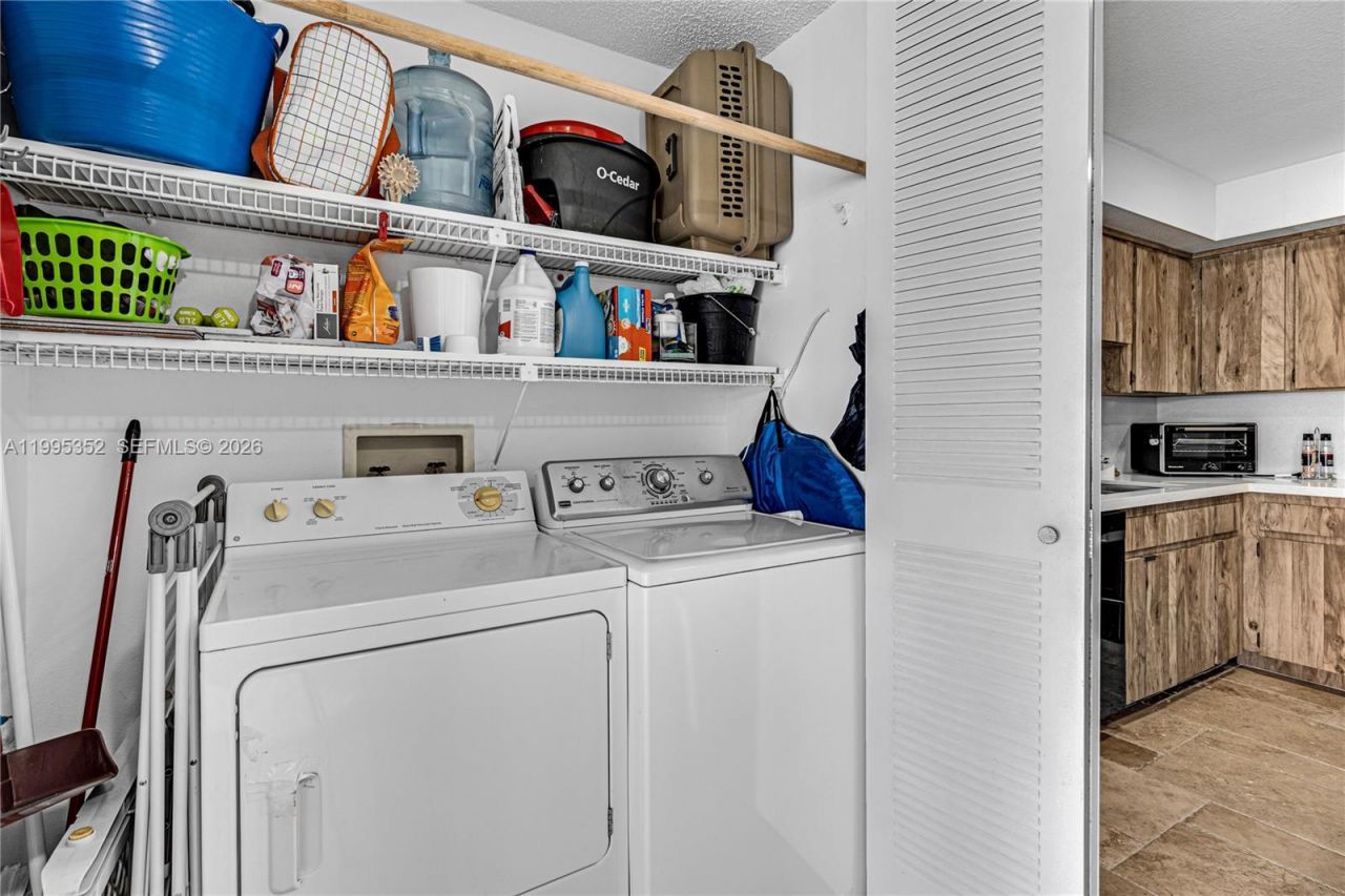 1424 NW 113th Way, Pembroke Pines, FL 33026 Photo