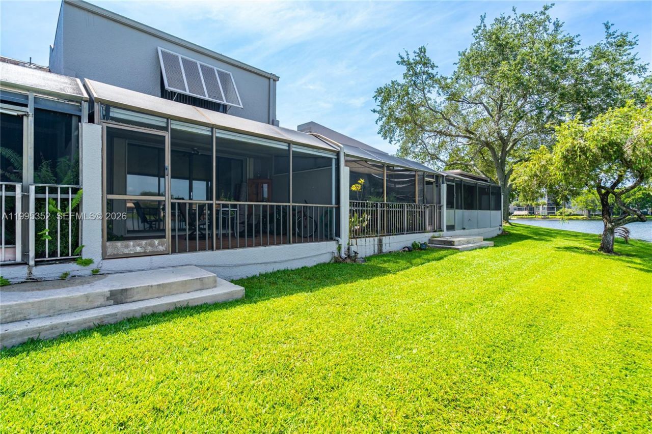 1424 NW 113th Way, Pembroke Pines, FL 33026 Photo