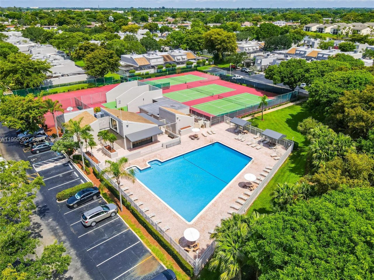 1424 NW 113th Way, Pembroke Pines, FL 33026 Photo