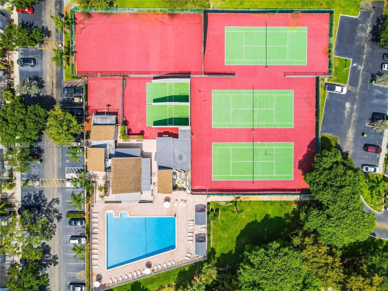 1424 NW 113th Way, Pembroke Pines, FL 33026 Photo