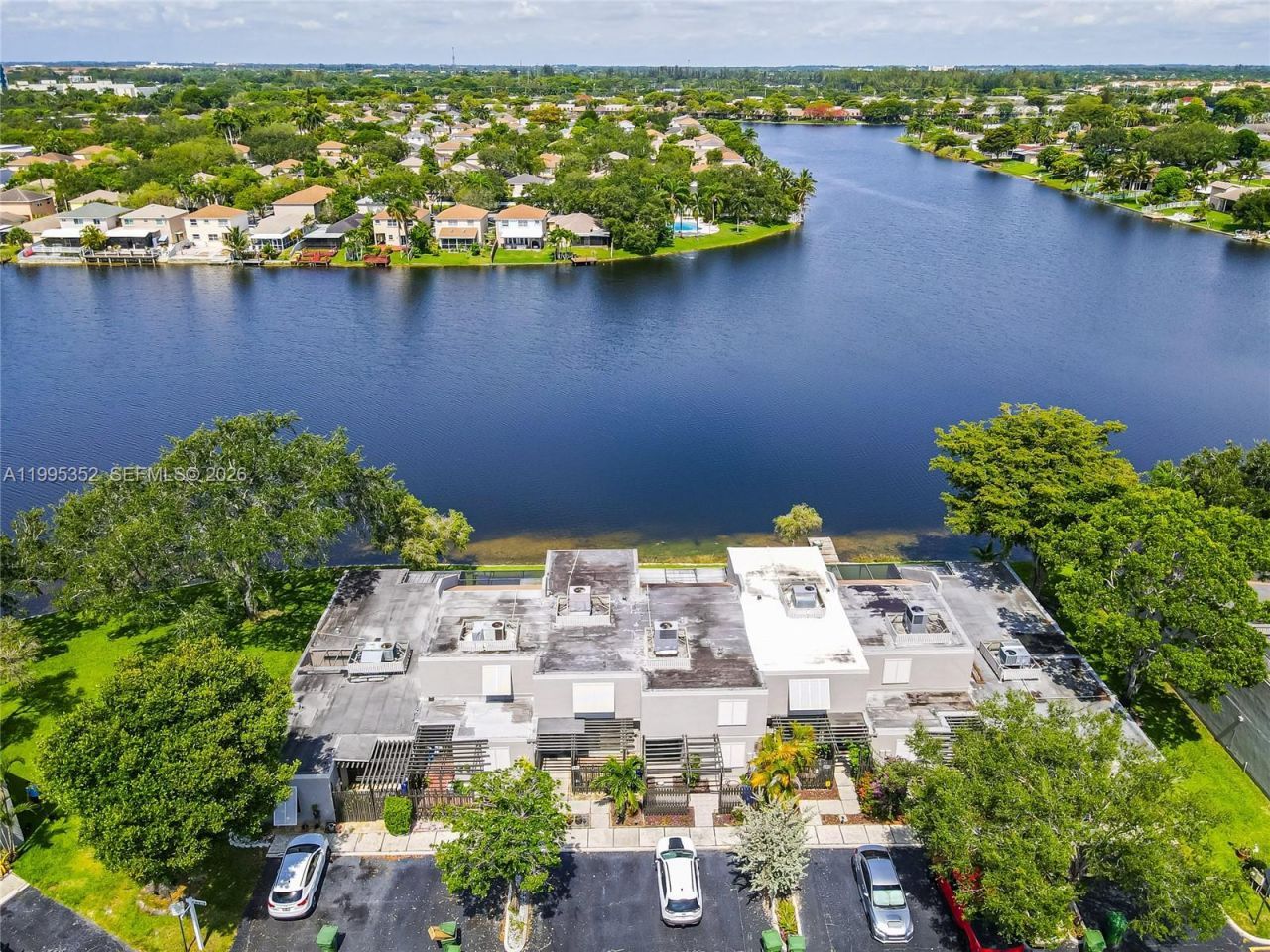 1424 NW 113th Way, Pembroke Pines, FL 33026 Photo