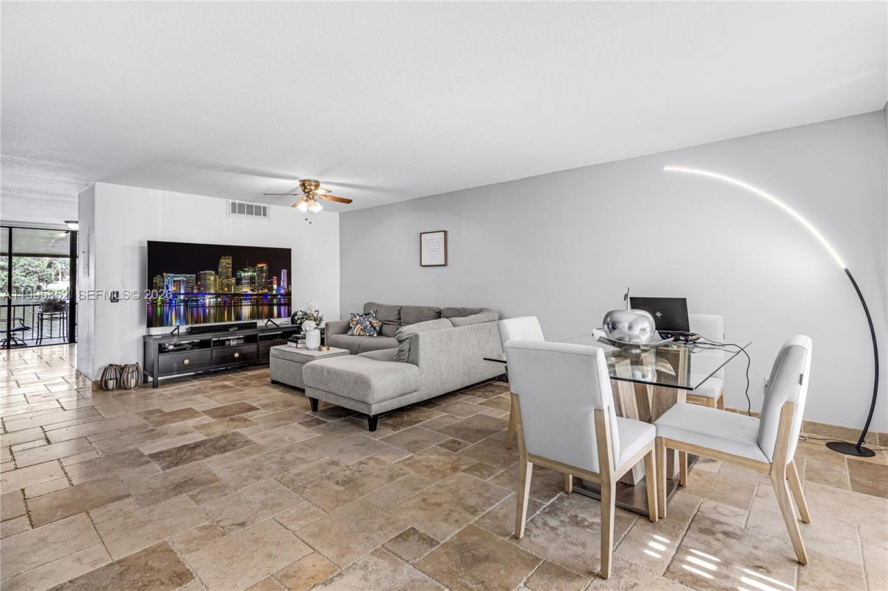 1424 NW 113th Way, Pembroke Pines, FL 33026 Photo