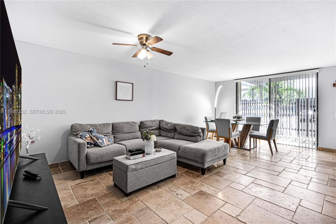 1424 NW 113th Way, Pembroke Pines, FL 33026 Photo