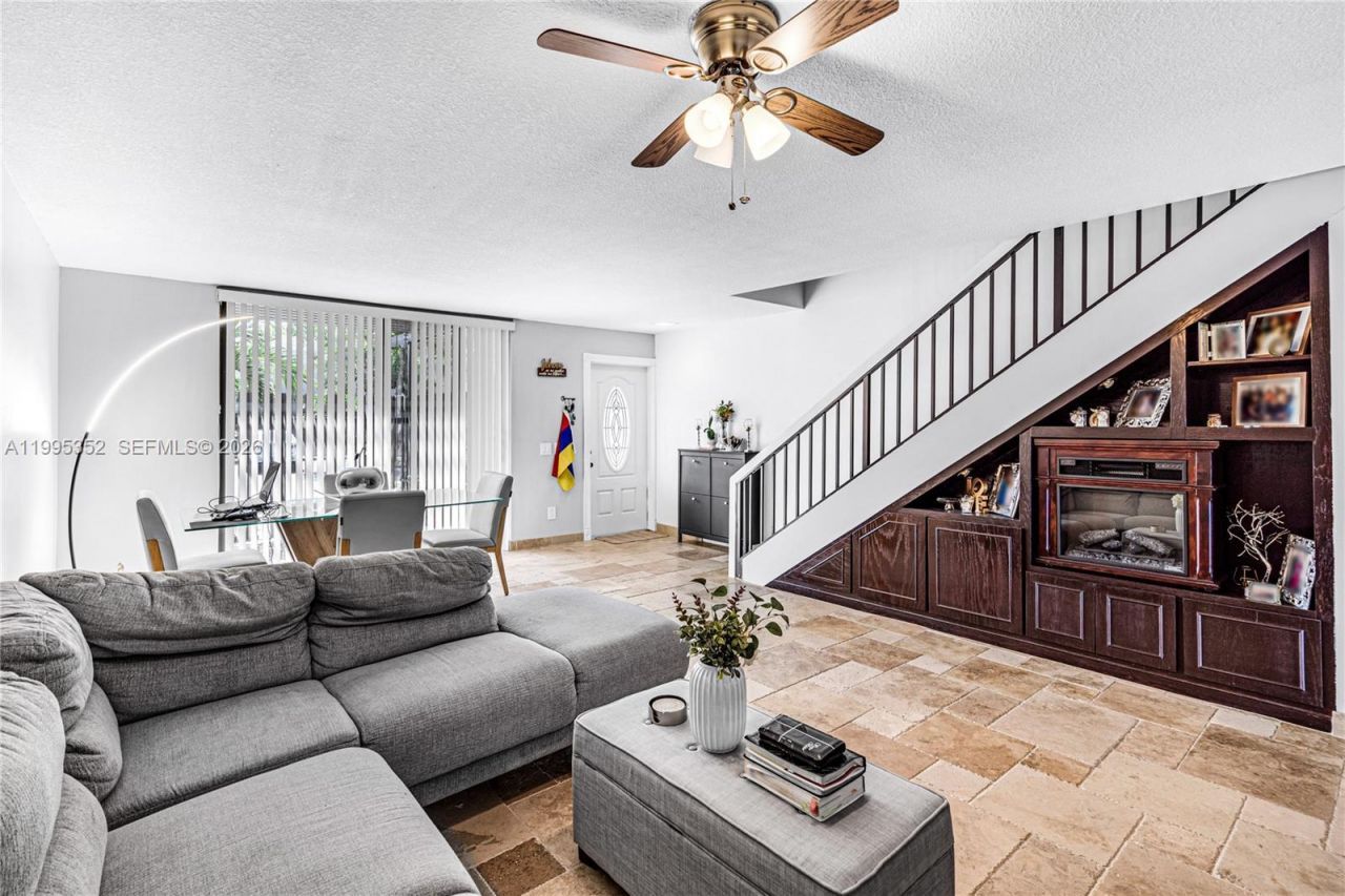 1424 NW 113th Way, Pembroke Pines, FL 33026 Photo