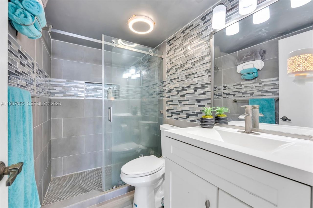 6061 Collins Ave, Unit 5F, Miami Beach, FL 33140 Photo