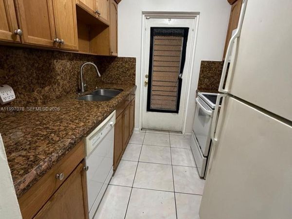 8704 NW 35th St , Unit 208, Coral Springs, FL 33065