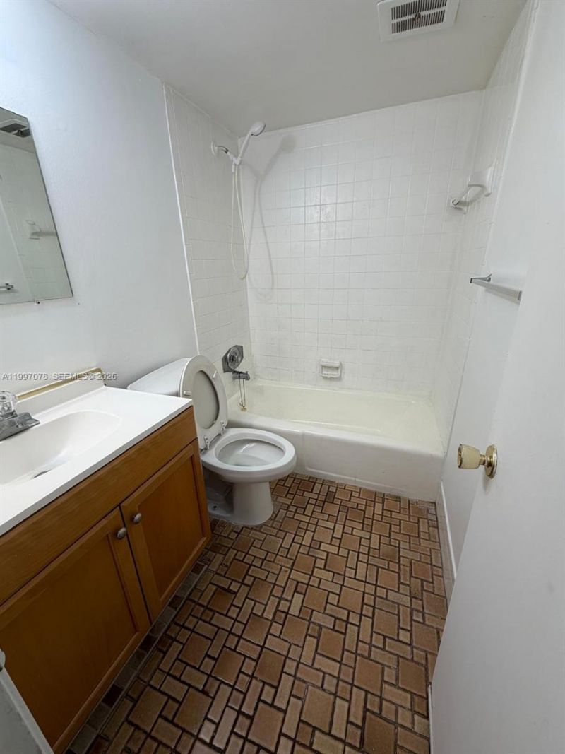 8704 NW 35th St , Unit 208, Coral Springs, FL 33065 Photo