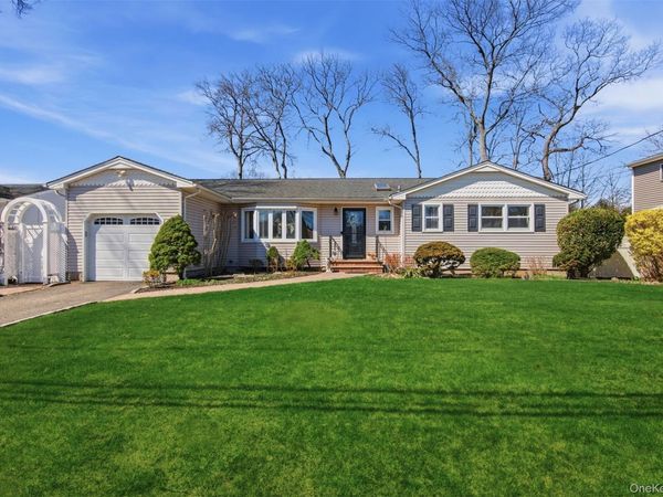 64 Avenue D, Holbrook, NY 11741