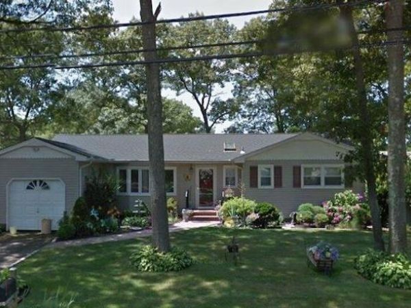 64 Avenue D, Holbrook, NY 11741