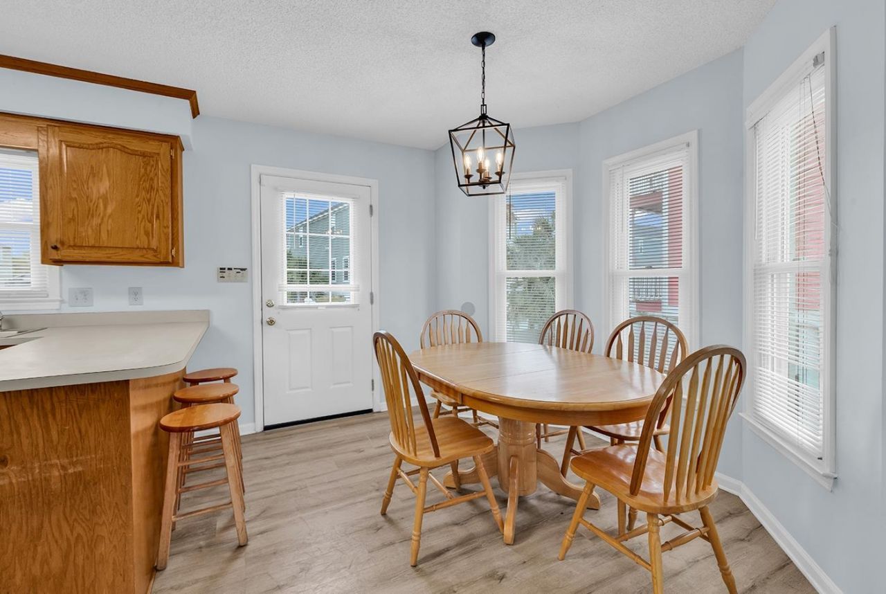 122 Seabreeze Dr. Photo 10