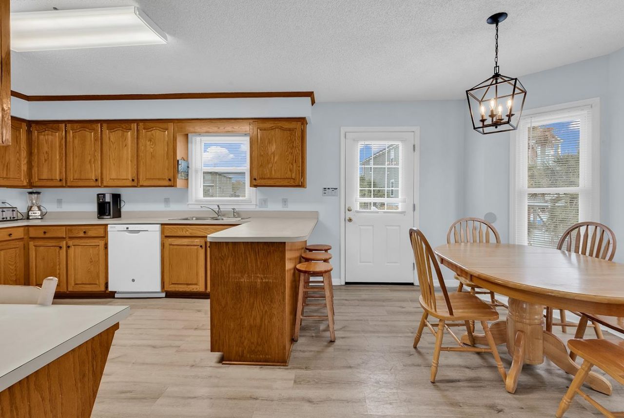 122 Seabreeze Dr. Photo 11