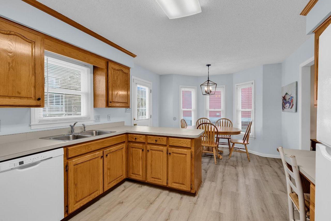 122 Seabreeze Dr. Photo 7