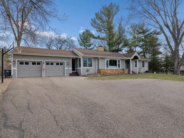 2820 Washta Bay Road, Chanhassen, MN 55331