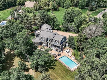 9 Hillary Farm Lane, Gem Lake, MN 55110