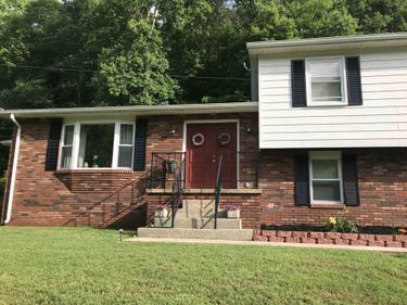 926 Buff Creek, Hurricane, WV 25526
