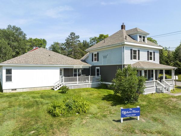 8 Country Club Road, Boothbay, ME 04537