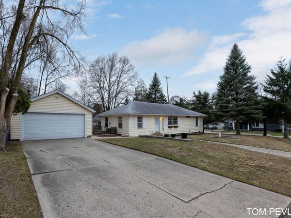 2208 Dawson Avenue NE, Grand Rapids, MI 49505