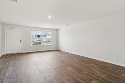 579 Edgetree Drive photo 4