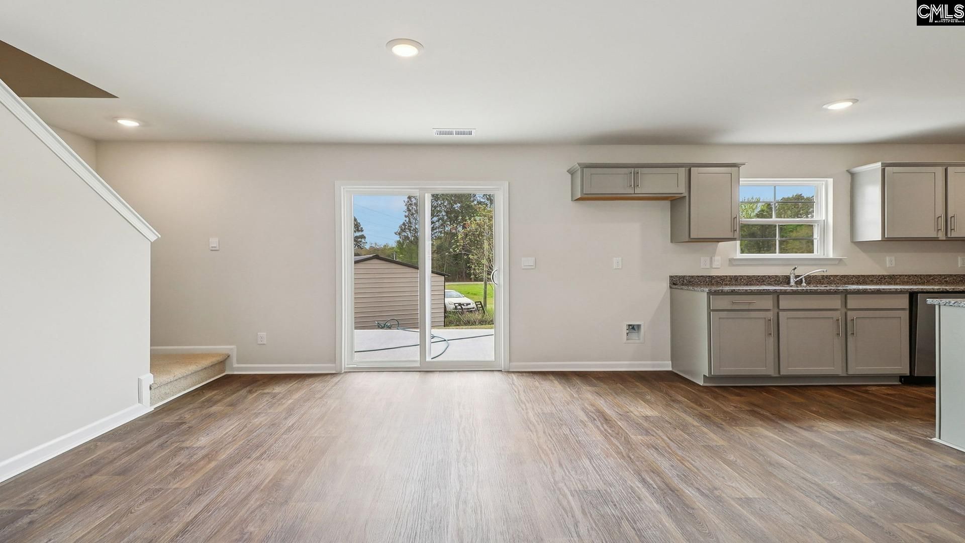 579 Edgetree Drive Photo 4