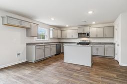 579 Edgetree Drive photo 4