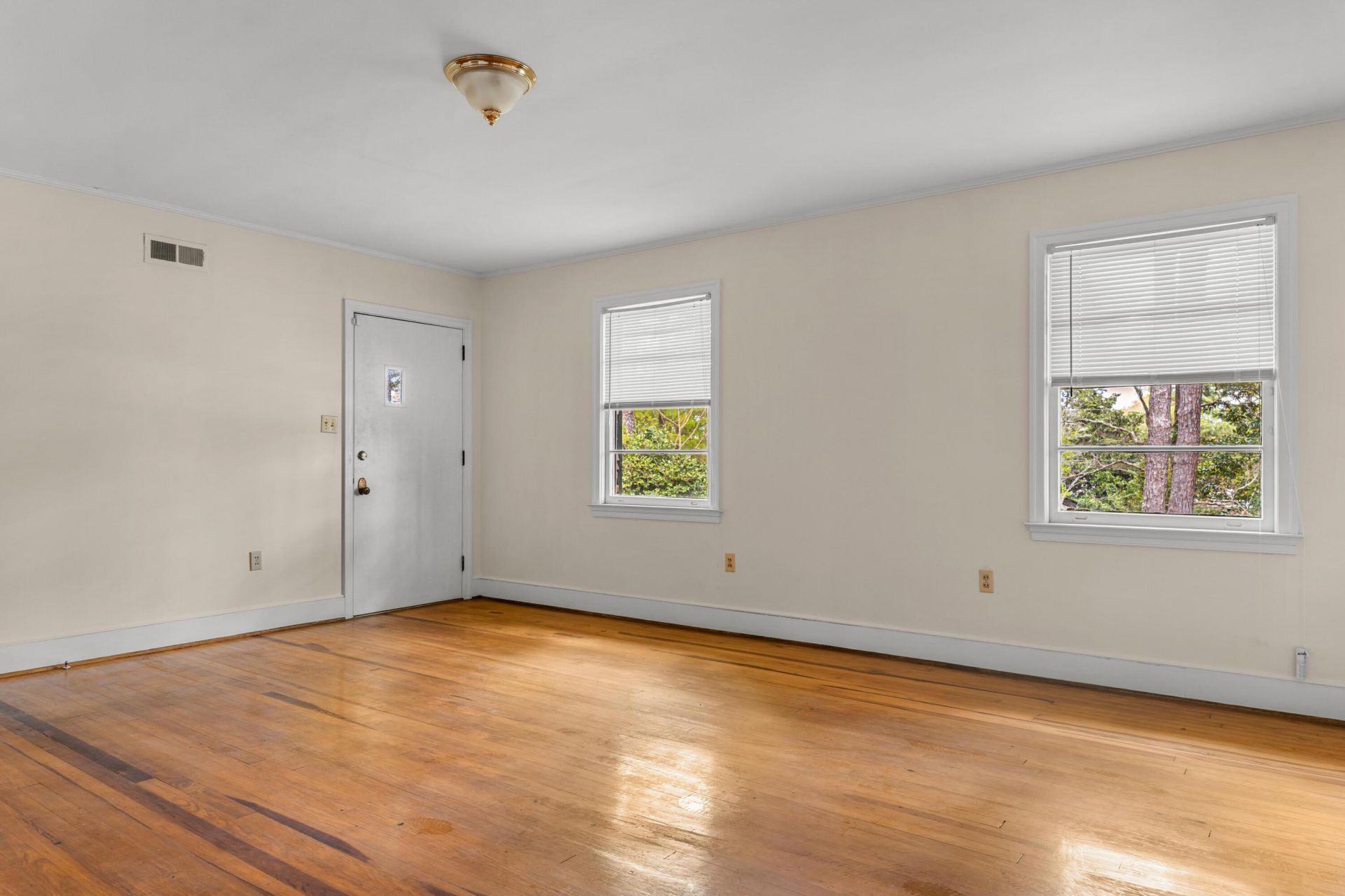 2279 Chestnut Street Photo 7