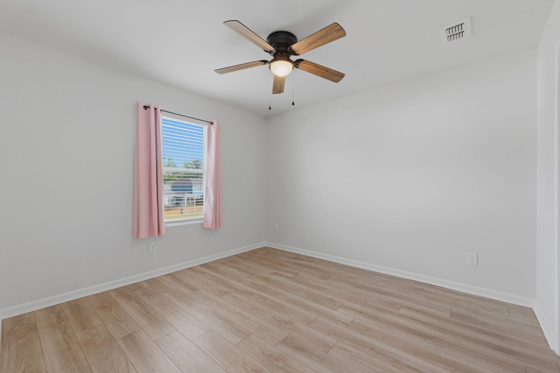 130 Eldridge Street Photo 29