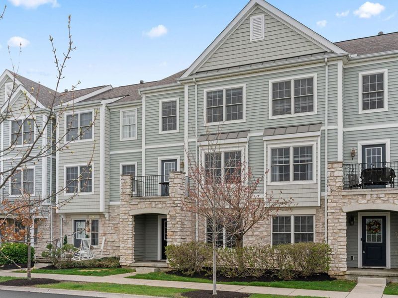 5935 Canyon Creek Drive, Unit 604, Dublin, OH 43016 Photo 2