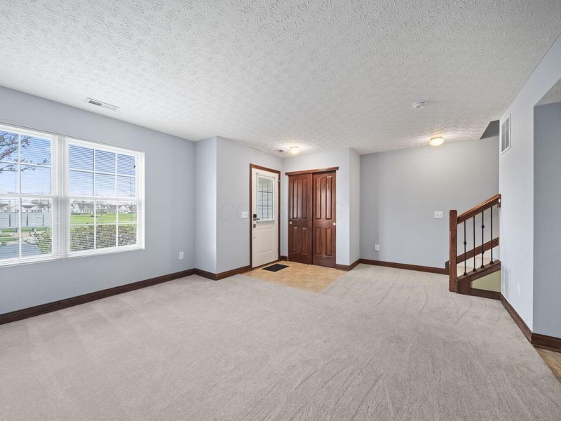 5935 Canyon Creek Drive, Unit 604, Dublin, OH 43016 Photo 3