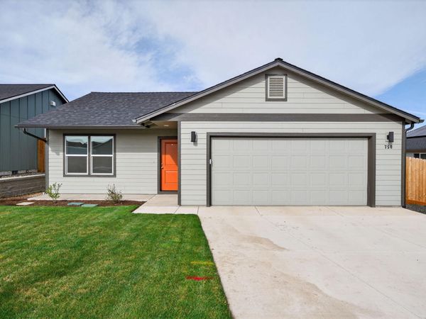 750 NE Rickenbacker Road, Madras, OR 97741