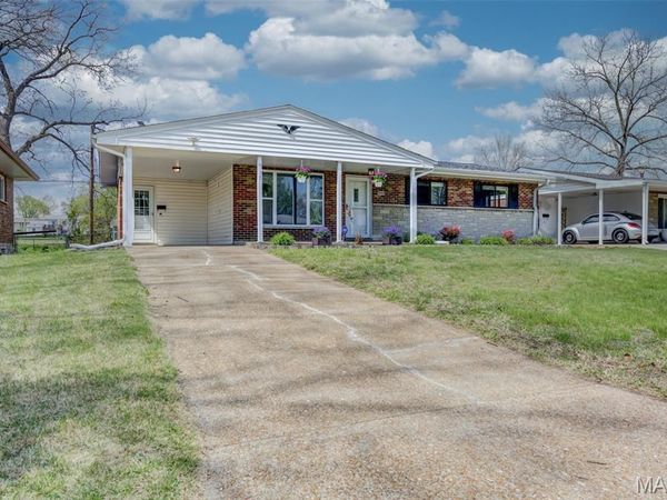 335 Gerald Avenue , Florissant, MO 63031